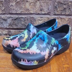 CROCS Women's Tie Dye Non Slip Clogs Professional Wear Size 8